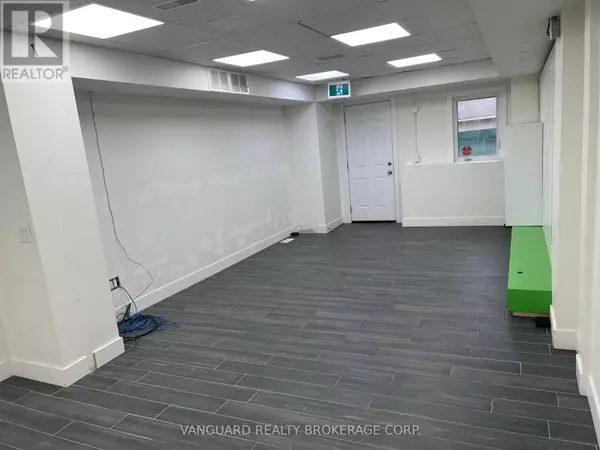 Toronto (oakwood Village), ON M6E2H7,1621 EGLINTON AVENUE