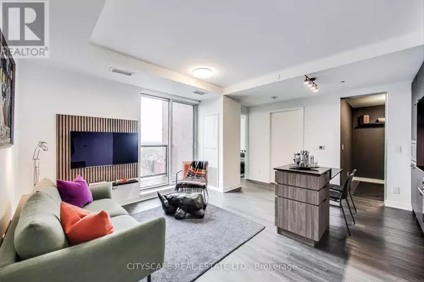 Toronto (oakwood Village), ON M6C0A5,185 Alberta AVE #1210