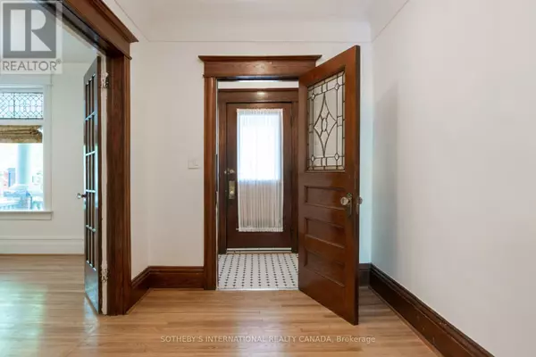 Toronto (trinity-bellwoods), ON M6J2V7,277 CRAWFORD STREET