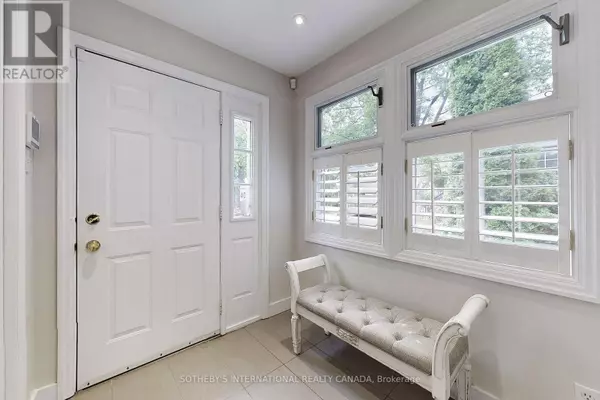 Toronto (yonge-eglinton), ON M5P2A9,182 DUPLEX AVENUE