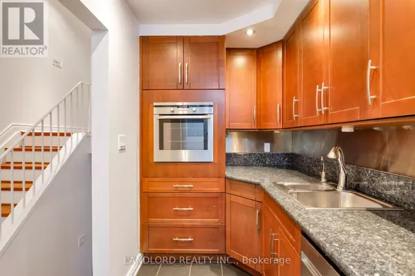 Toronto (moss Park), ON M5A2S1,280 Sherbourne ST #14