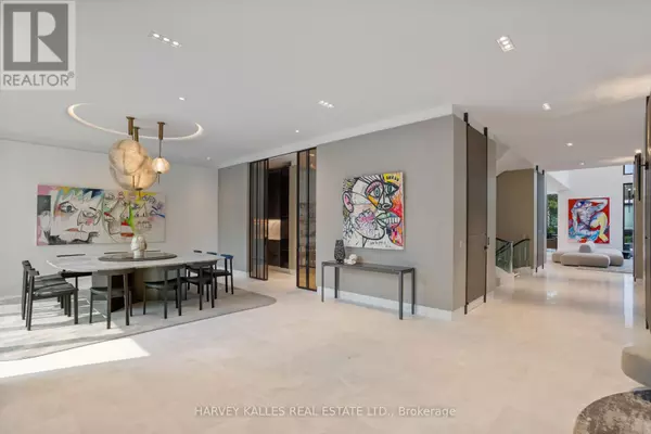 Toronto (forest Hill South), ON M5P2P3,211 DUNVEGAN ROAD