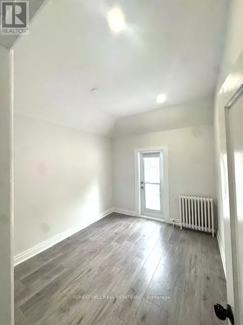 Toronto (bedford Park-nortown), ON M5M2J2,194 ROE AVENUE