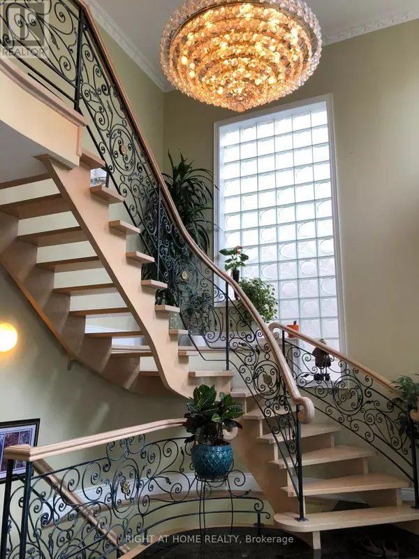 Toronto (bedford Park-nortown), ON M5M1H5,468 DOUGLAS AVENUE