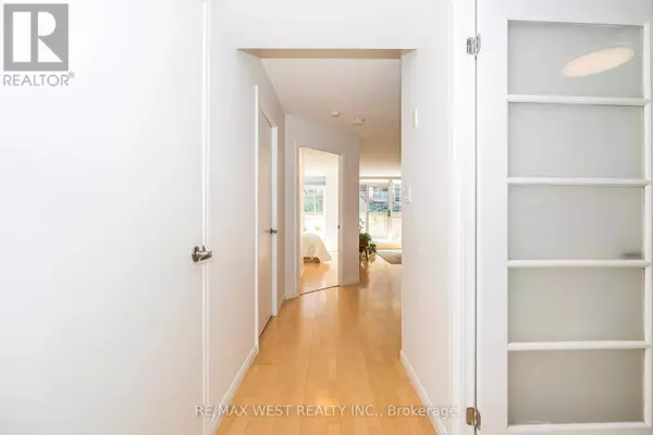 Toronto (niagara), ON M6K3N1,1000 King ST West #209