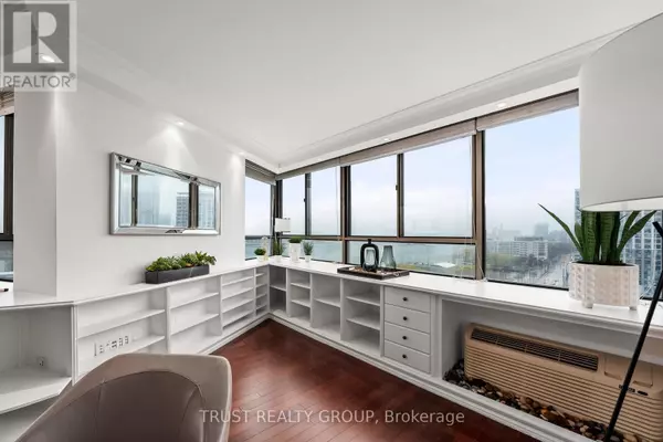 Toronto (waterfront Communities), ON M5J2N4,270 Queens Quay West #1201/02