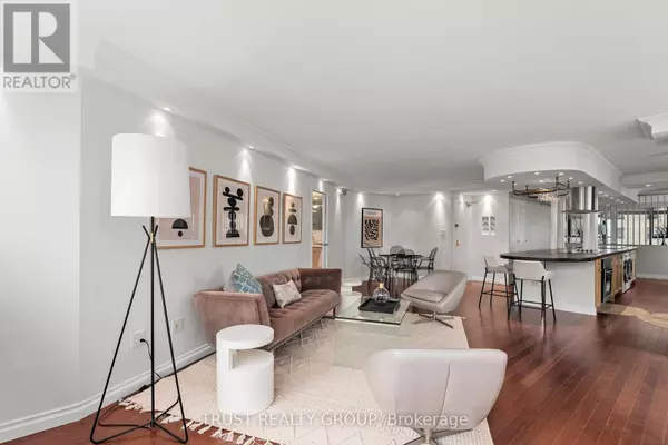 Toronto (waterfront Communities), ON M5J2N4,270 Queens Quay West #1201/02