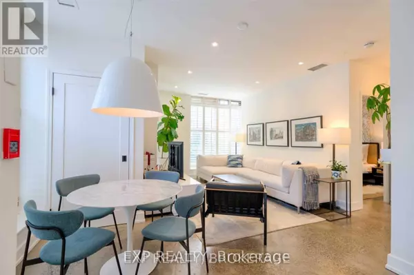142 BATHURST STREET, Toronto (niagara), ON M5V2R3