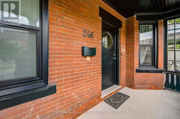 Toronto (trinity-bellwoods), ON M6J2K2,246 EUCLID AVENUE