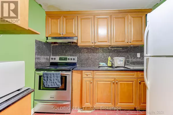 Toronto (oakwood Village), ON M6C2R5,610 VAUGHAN ROAD