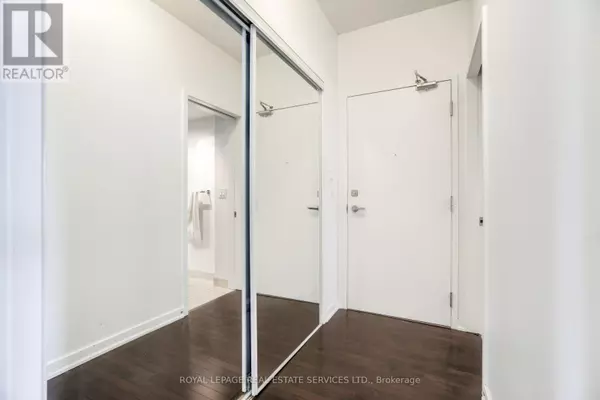 Toronto (waterfront Communities), ON M5J0A9,12 York ST #407