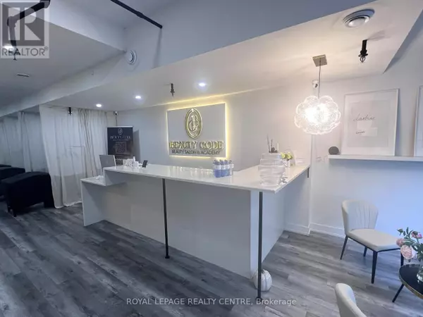 Toronto (forest Hill North), ON M6C2C5,1034 EGLINTON AVENUE W
