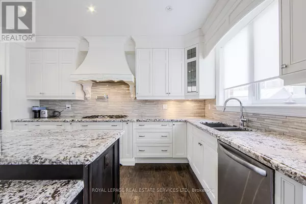 Toronto (lansing-westgate), ON M2N1R1,21A ROYCREST AVENUE