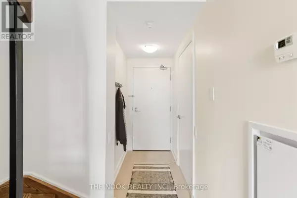 Toronto (niagara), ON M6K0B3,5 Hanna AVE #309
