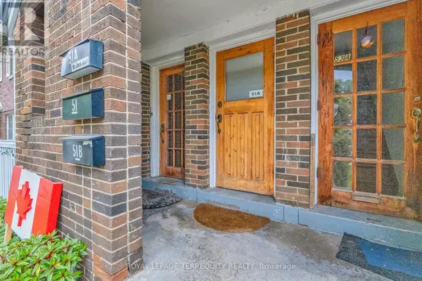 Toronto (humewood-cedarvale), ON M6C1L9,51 CLAXTON BOULEVARD