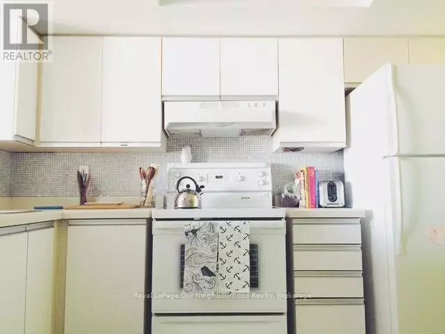 Toronto (niagara), ON M5V2W7,701 King ST West #PH13