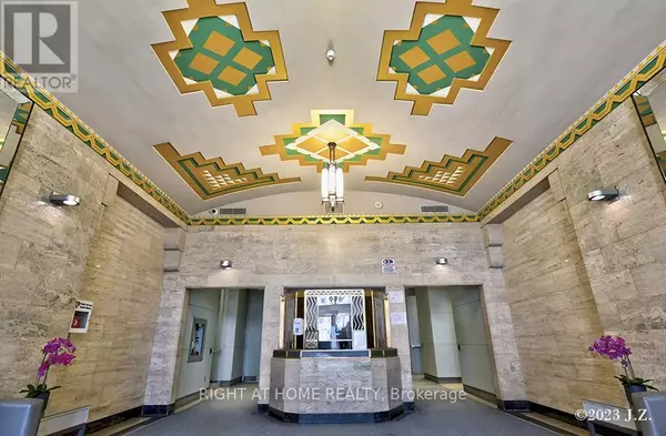 Toronto (niagara), ON M5V1A8,637 Lake Shore BLVD West #217