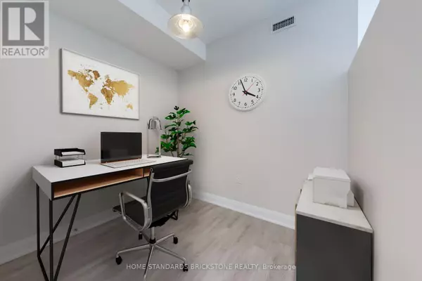 Toronto (niagara), ON M6K3R8,125 Western Battery RD #2508