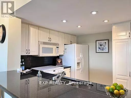 Toronto (niagara), ON M5V2W9,725 King ST West #705