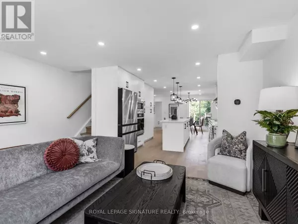 Toronto (humewood-cedarvale), ON M6C3P8,363 ATLAS AVENUE