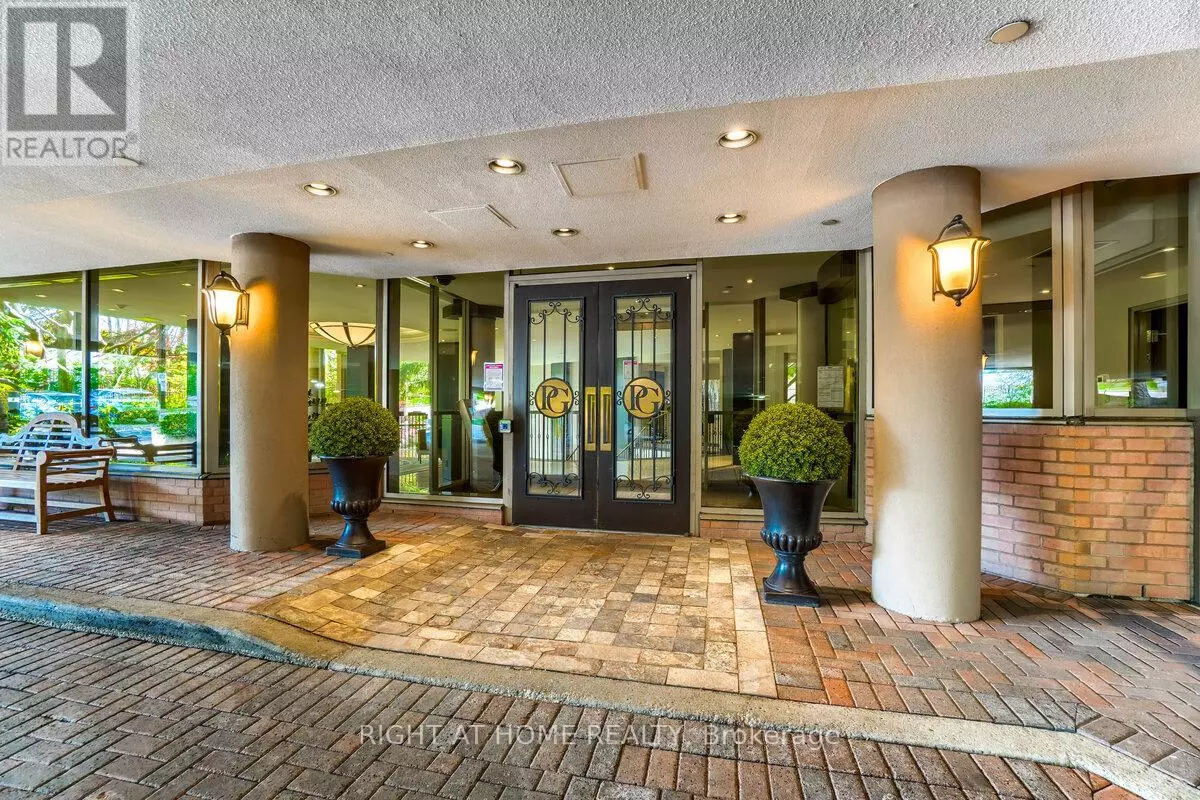 Toronto (bayview Woods-steeles), ON M2K2Y2,3181 Bayview AVE #618