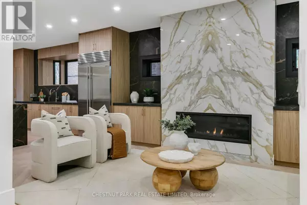 Toronto (rosedale-moore Park), ON M4W1X5,111 ROXBOROUGH DRIVE