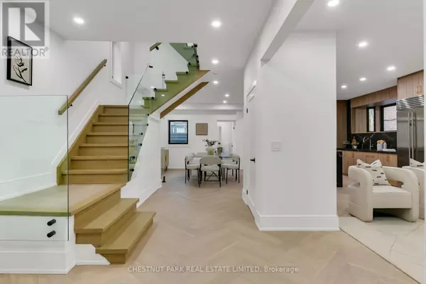 Toronto (rosedale-moore Park), ON M4W1X5,111 ROXBOROUGH DRIVE