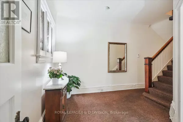 Toronto (annex), ON M5R1T7,51 CHICORA AVENUE