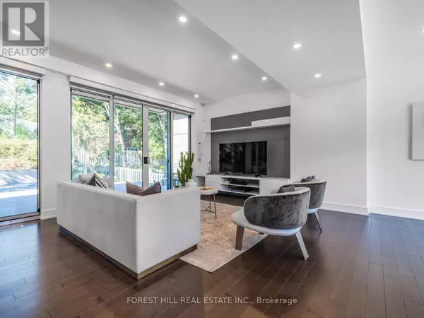 Toronto (bayview Village), ON M2K2A8,16 VIAMEDE CRESCENT