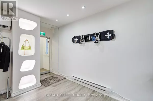 Toronto (willowdale East), ON M2N5S1,5445 YONGE STREET