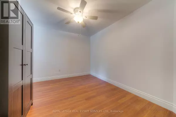 Toronto (little Portugal), ON M6J1Y4,1391 DUNDAS STREET W