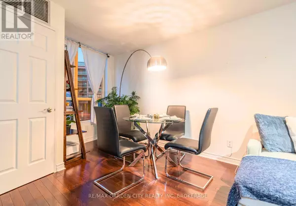 Toronto (clanton Park), ON M3H2T4,897 Sheppard AVE West #202