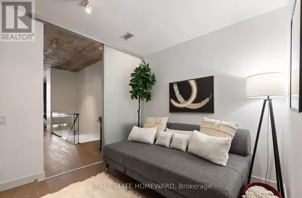 Toronto (niagara), ON M5V0G3,25 Stafford ST #TH9