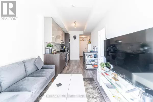 Toronto (don Valley Village), ON M2J0G4,180 Fairview Mall DR #1511