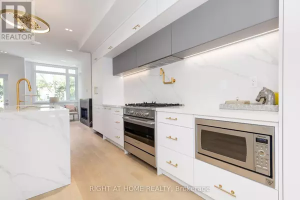 Toronto (willowdale West), ON M2N0L5,36B CHURCHILL AVENUE