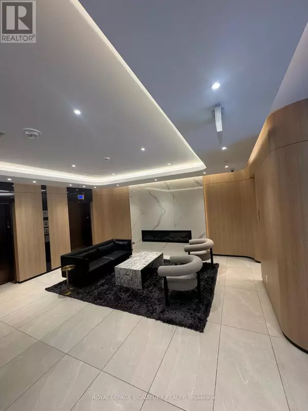 Toronto (oakwood Village), ON M6C1C5,900 St Clair AVE West #301