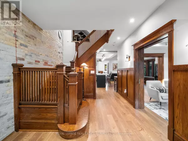 Toronto (dufferin Grove), ON M6H2Y9,303 RUSHOLME ROAD