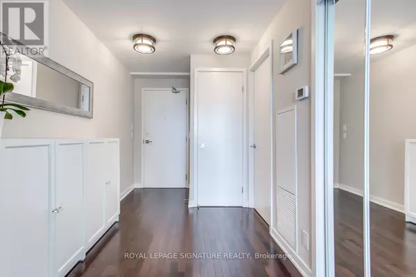 Toronto (waterfront Communities), ON M5J2Z2,14 York ST #1507