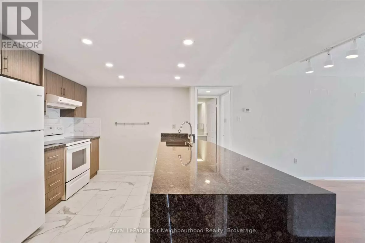 Toronto (niagara), ON M5V2W7,701 King ST West #809