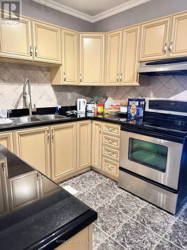 Toronto (englemount-lawrence), ON M6A1X5,130 Neptune DR #1510