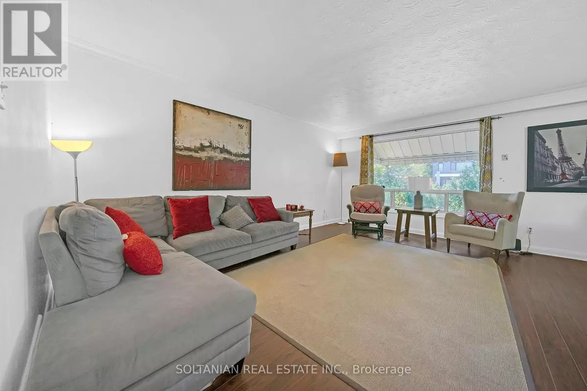 Toronto (newtonbrook East), ON M2M3L1,183 MAXOME AVENUE