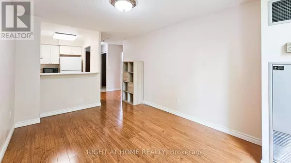 Toronto (newtonbrook East), ON M2M4K8,8 Pemberton AVE #105