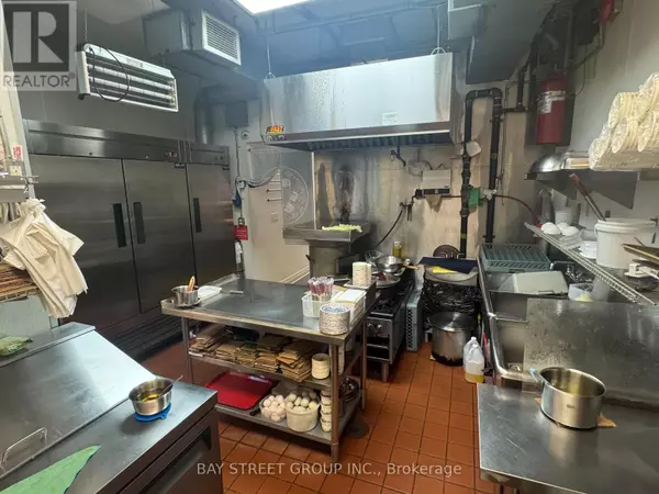 Toronto (willowdale East), ON M2N5P7,5205 YONGE STREET