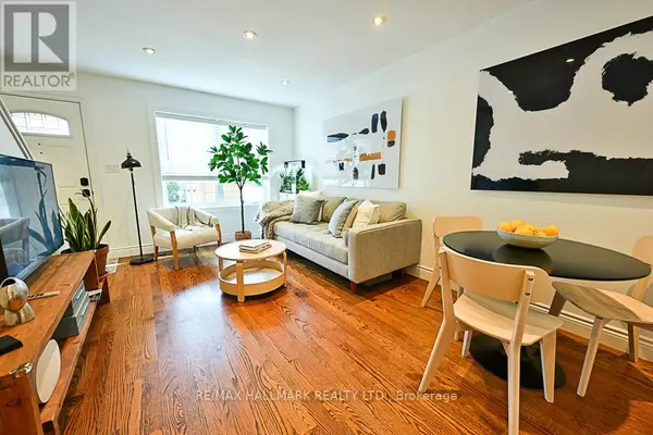 Toronto (englemount-lawrence), ON M6A2B6,3318 BATHURST STREET