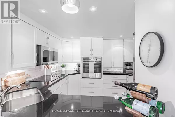 Toronto (annex), ON M5R3R2,225 Davenport RD #605