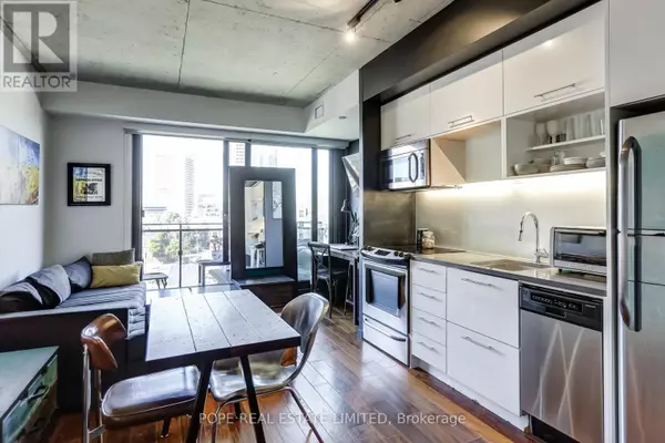 Toronto (moss Park), ON M5A0E9,51 Trolley CRES #719