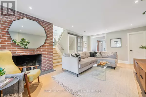 Toronto (parkwoods-donalda), ON M3A1L9,10 LIONEL HEIGHTS CRESCENT