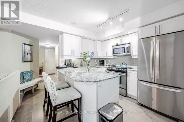 Toronto (niagara), ON M6K3R2,65 East Liberty ST #217