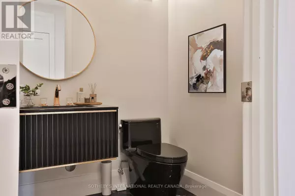 Toronto (annex), ON M5R2G5,99 Avenue RD #1101