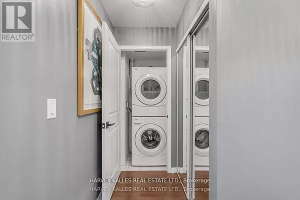 Toronto (niagara), ON M5V1B5,21 Grand Magazine ST #1402